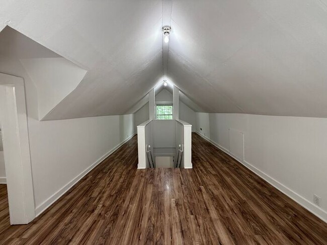 Building Photo - For Rent - Charming 3 Bedroom House in Eas...