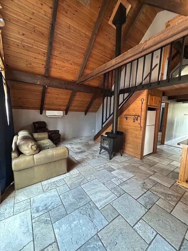 Building Photo - BAT-649