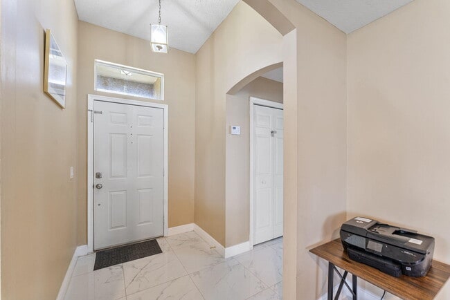 Building Photo - 1622 SW Realty St