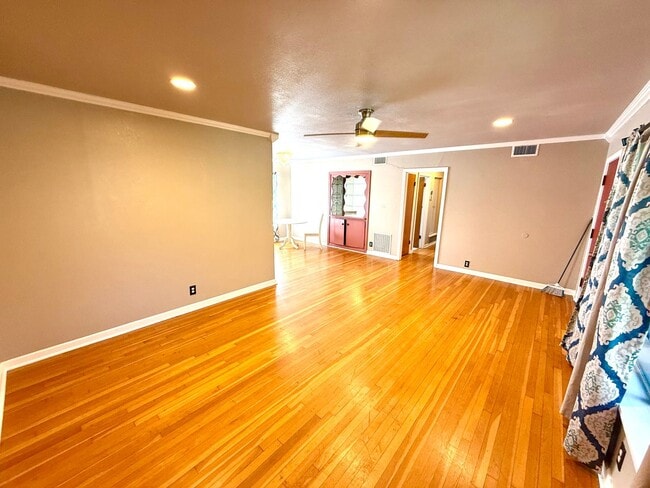 Building Photo - **APPLICATION RECEIVED** *MOVE IN SPECIAL* Gated Home With Hill Country Living Just Minutes From ...