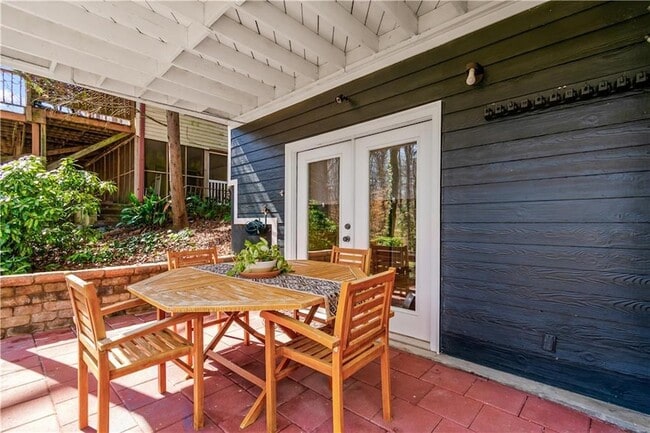 Building Photo - 565 Harold Ave NE