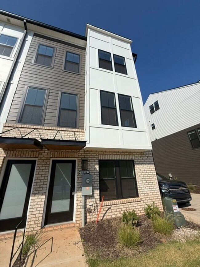 Building Photo - 6034 Old Pineville Rd