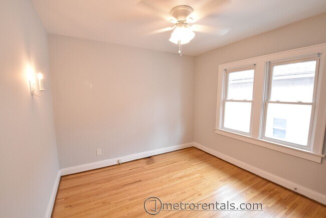 Building Photo - 2832-2834 Indianola Avenue