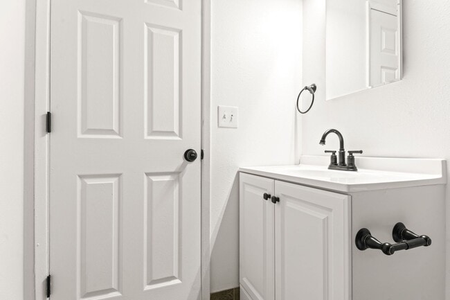 Building Photo - Ground floor remodeled 2 br unit