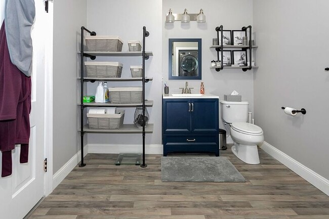 Building Photo - 349 S Chillicothe St