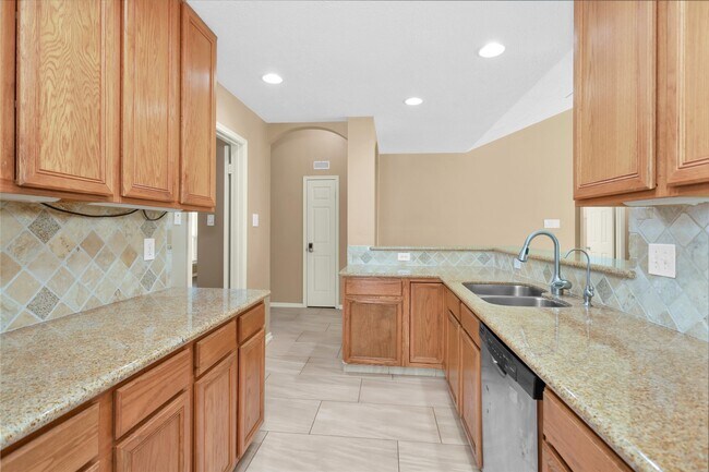 Building Photo - 10822 Oak Acres Dr