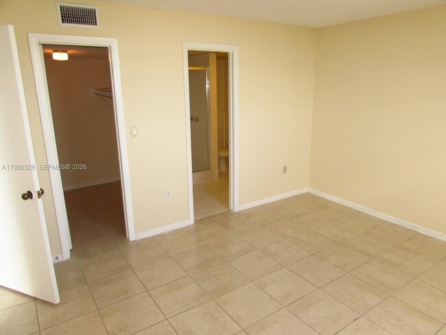 Building Photo - 10090 NW 80th Ct