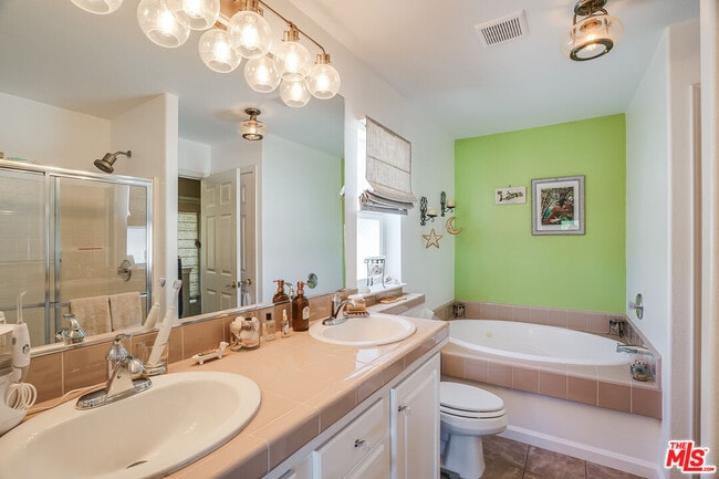 Building Photo - 182 Comanche