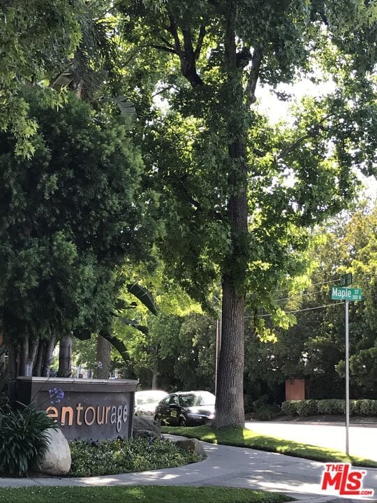 Building Photo - 355 N Maple St