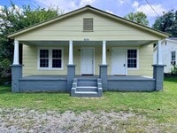 Building Photo - 2415 A&B Maple Rd SE