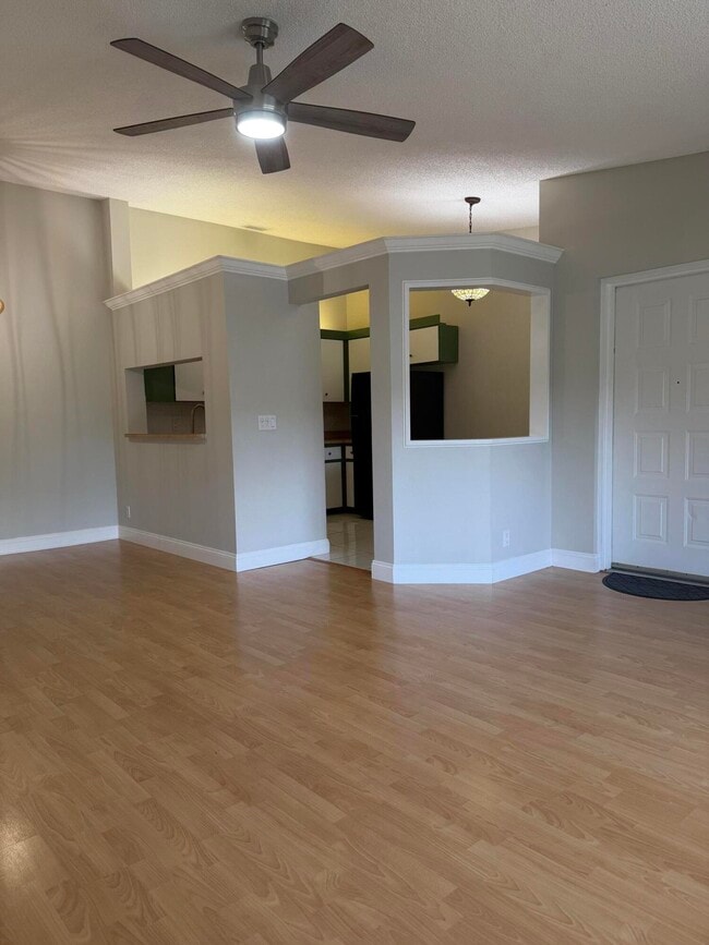 Building Photo - 13811 Oneida Dr