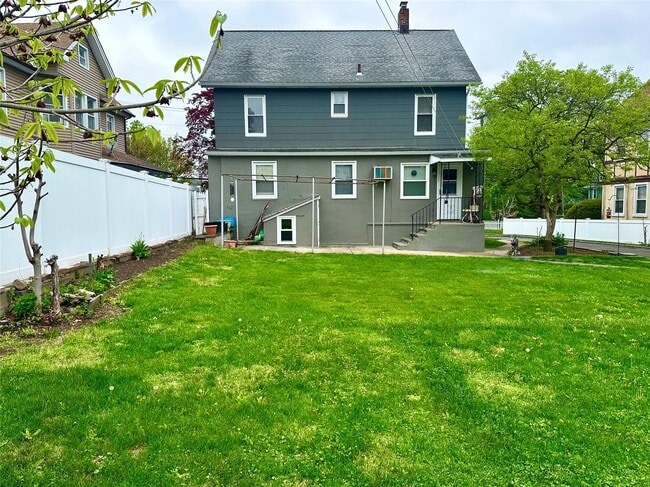 Building Photo - 384 Irving Ave