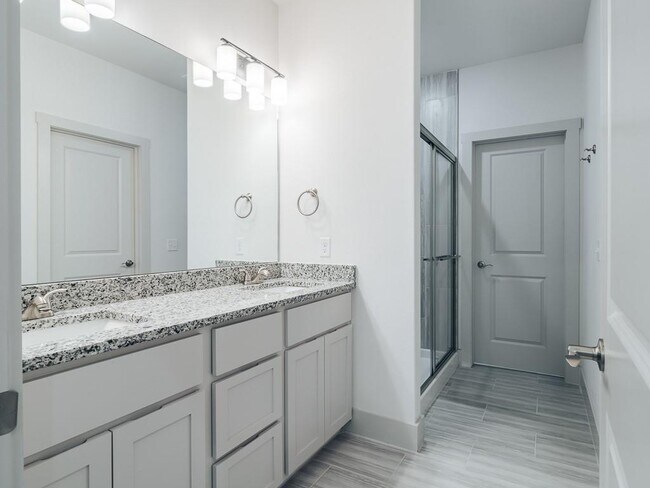 Building Photo - 657 Sun Meadow Dr