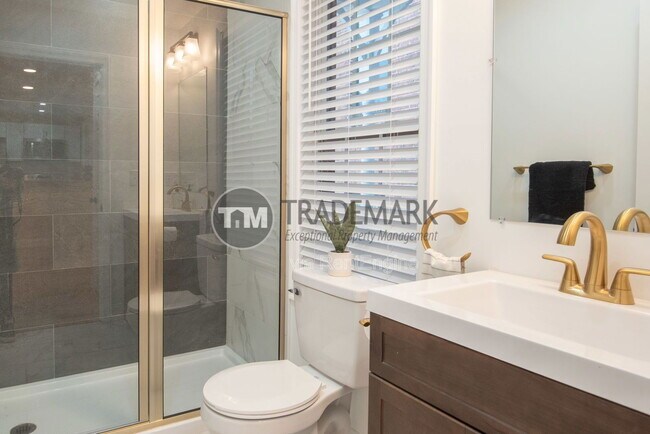 Building Photo - 323 N Mulberry St