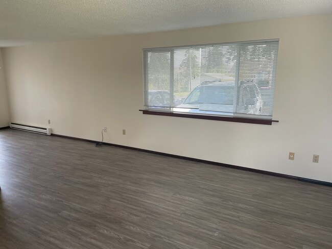 Building Photo - BENE01