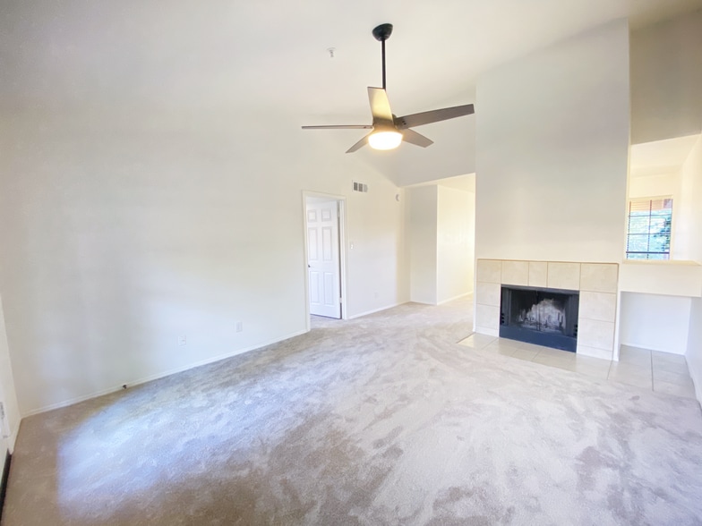 Building Photo - 5950 N 78th St