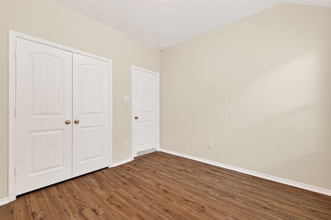 Building Photo - 2754 Little Caney Way
