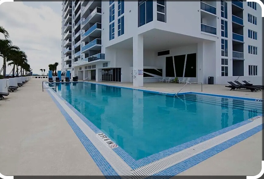 Building Photo - 1635 NE Miami Ct
