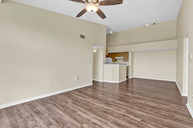 Building Photo - 521 Villa Cir