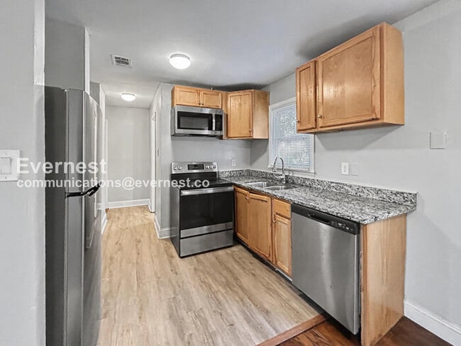 Building Photo - 3 Bed, 2 Bath Home with Carport / Pet-Friendly / Coming Soon!