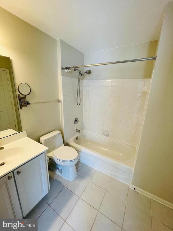 Building Photo - 708 Scarburgh Way