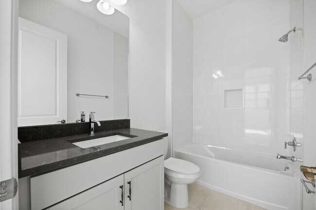 Building Photo - 15144 Wildwood Cir