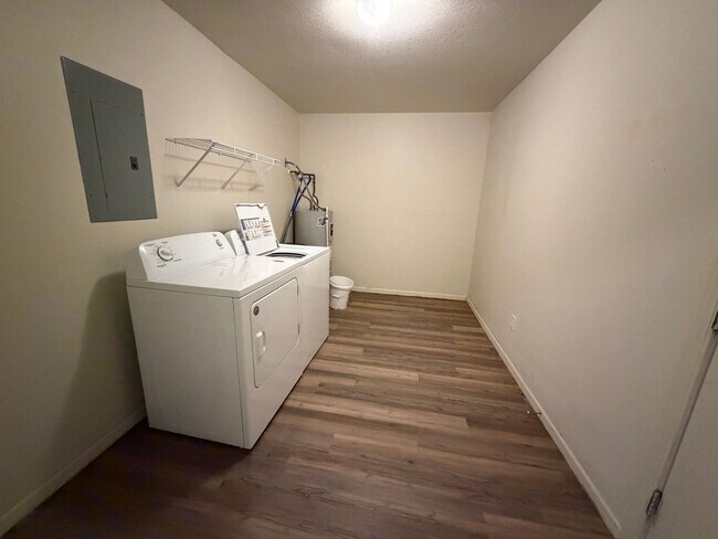Building Photo - 20944 Honest Ln