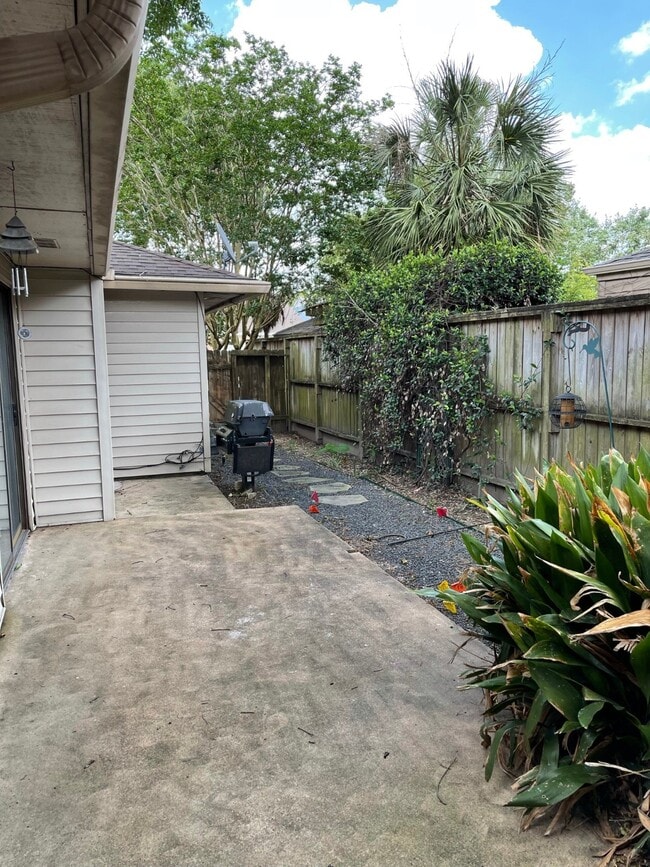 Building Photo - 5003 Spring Forest Dr