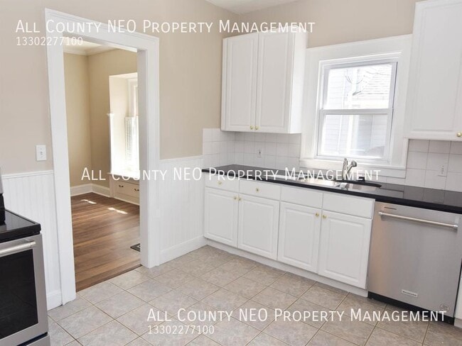 Building Photo - 1224 W Clifton Blvd