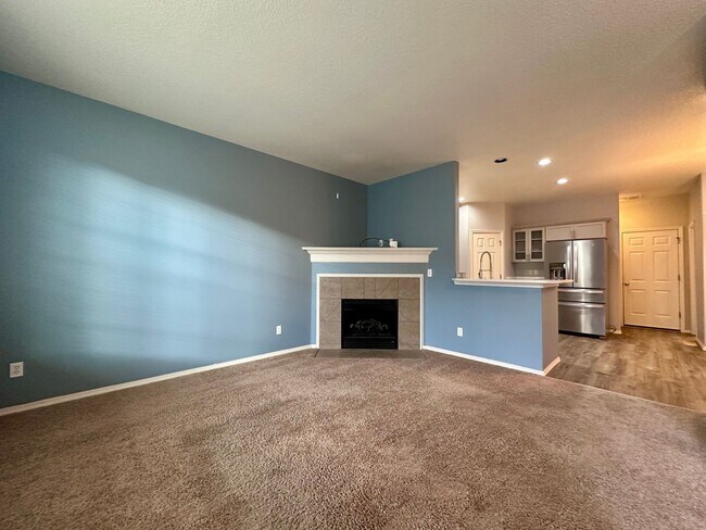 Building Photo - 1/2 off first months rent!! | Modern Comfort Meets Convenience in Beaverton Townhouse 2 Bed 2.5 B...