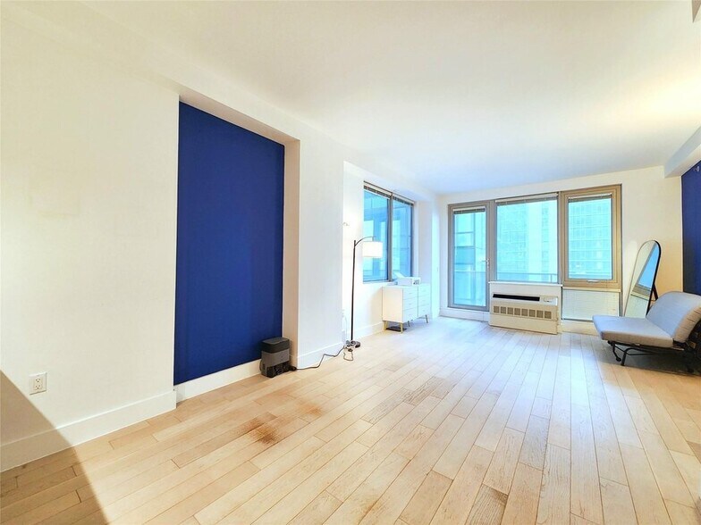 Building Photo - 4415 Purves St