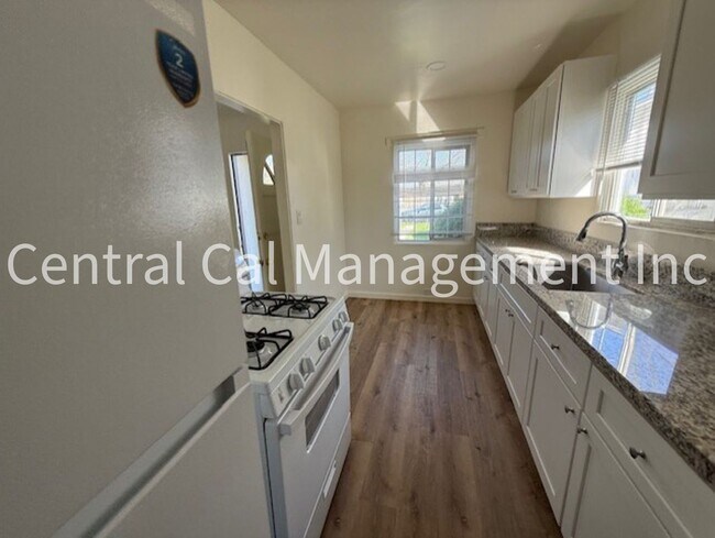 Building Photo - 517-521 Sycamore Ave