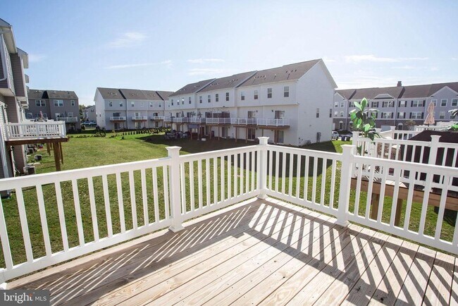 Building Photo - 239 Macoun Way