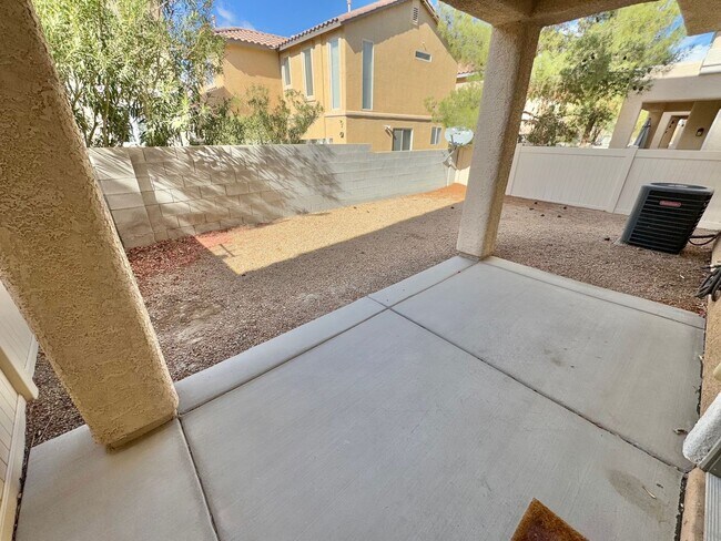 Building Photo - HERE'S THE PERFECT PLACE TO CALL HOME! 3 BEDROOM 2.5 BATHROOM TWO STORY TOWNHOUSE,
