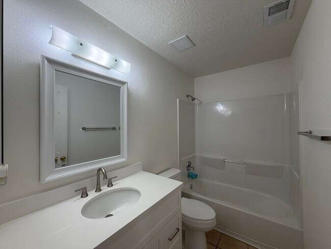 Building Photo - 4520 Rockaway Loop NE