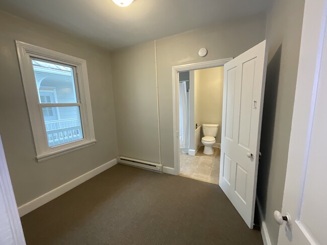 Building Photo - 254 E Louther St