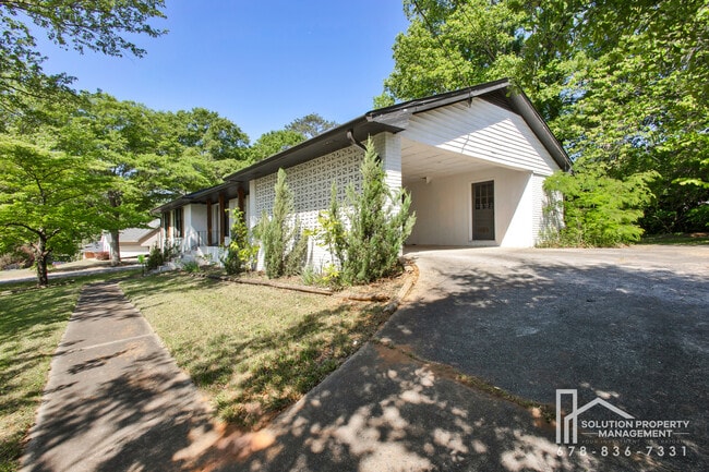 Building Photo - 1870 Gherry Dr