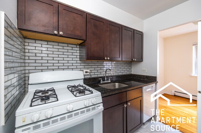 Primary Photo - 6830 N Sheridan Rd