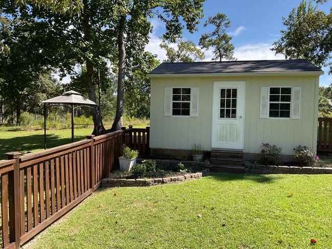 Building Photo - 4 Bedroom 2.5 Bathroom located in Old Mill...