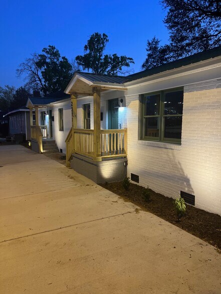 Building Photo - 2311 Bull St