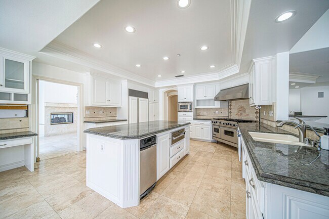 Building Photo - 1160 N Easley Canyon Rd