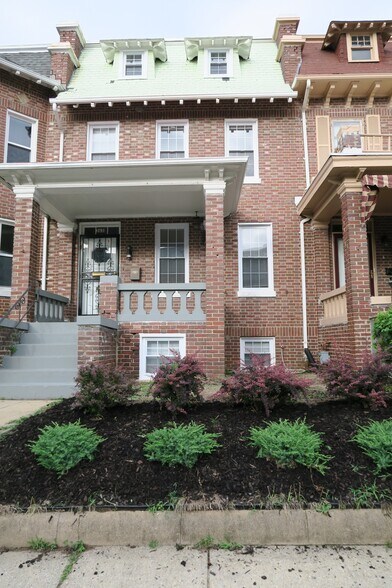 Building Photo - 3631 Warder St NW