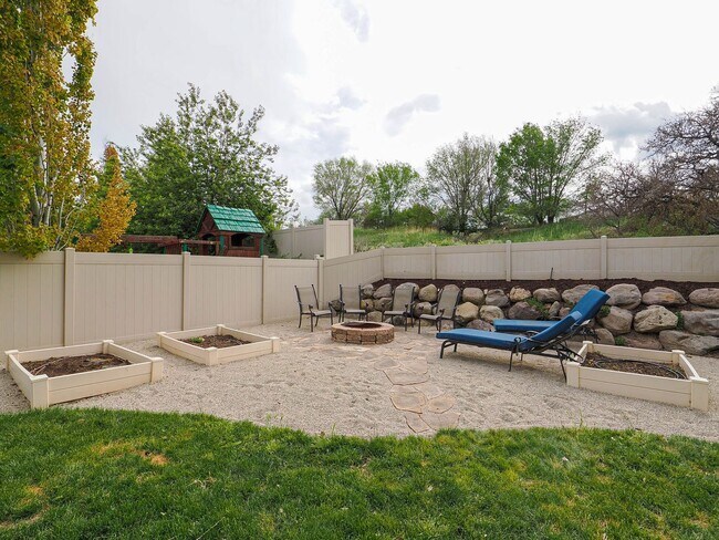 Building Photo - 4 Bedroom, 2.5 bathroom Bluffdale Home
