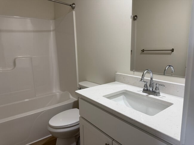 Building Photo - 499 S 100 E