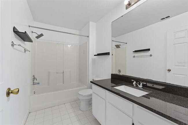 Building Photo - 5459 Vineland Rd