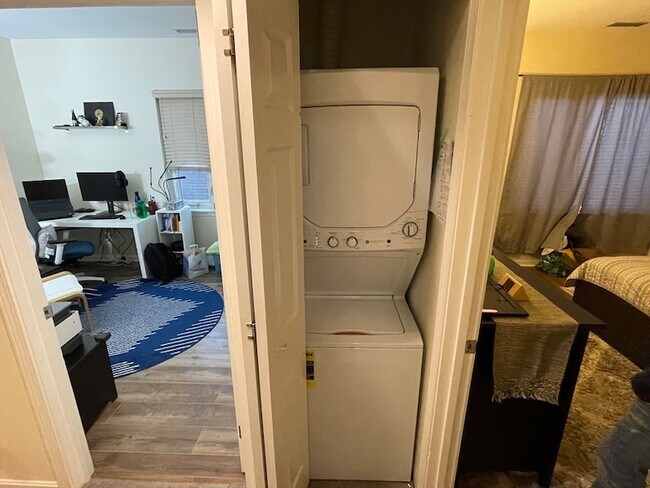 Building Photo - 110 Strathmore Rd