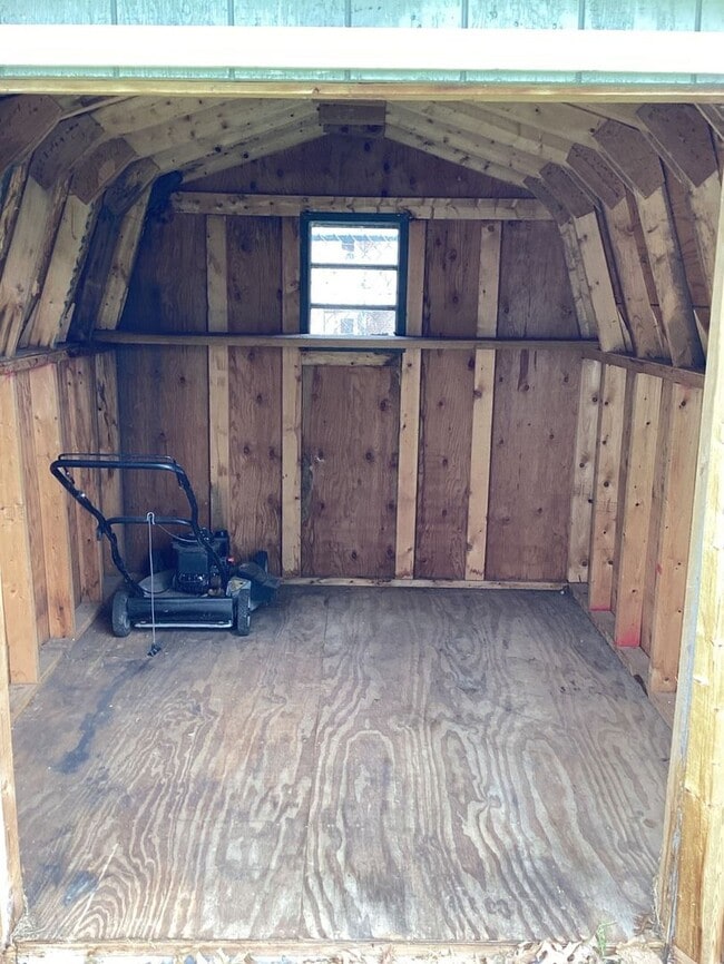 Building Photo - Charming and Well-Maintained 3-Bedroom Dup...
