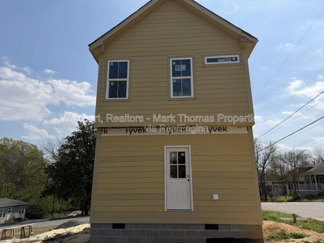 Building Photo - 1203 Fern St