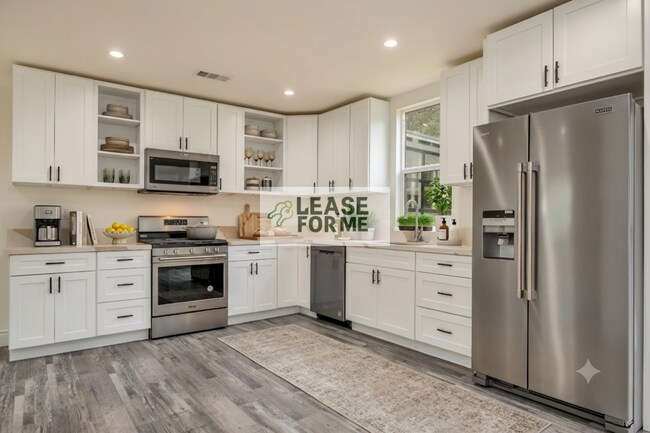 Building Photo - 9848 Portola Dr