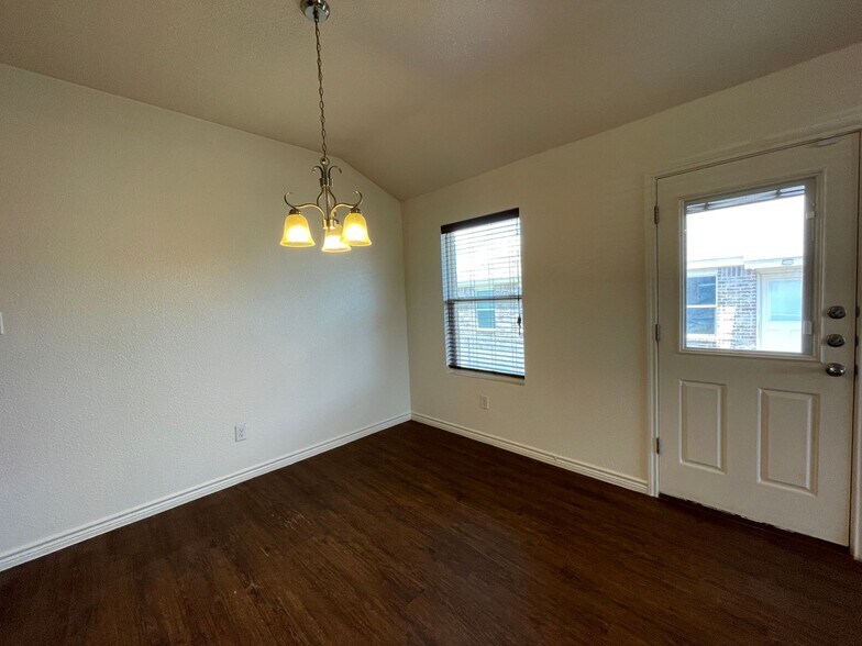 Building Photo - 4407 Jeff Scott Dr